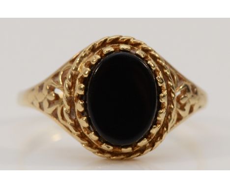 A 9ct gold black onyx signet style ring, L, 2.1g