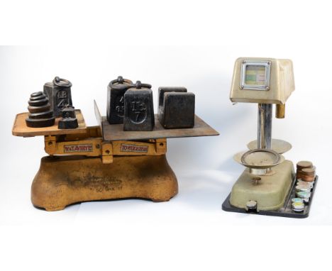 An Omal universal money checker with scales and weights, H-37cm, together with a W &amp; T Avery weighing scales, with weight