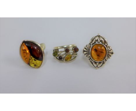 Three silver and amber dress rings (3) 