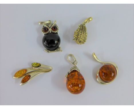 Five various silver and amber pendants (5) 