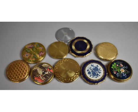 A Collection of Vintage Ladies Powder Compacts 