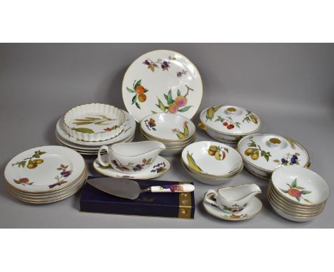 A Collection of Various Royal Worcester Evesham Oven to Table Dinnerwares to Comprise Cake, Cake Plates, Lidded Tureen, Flan 