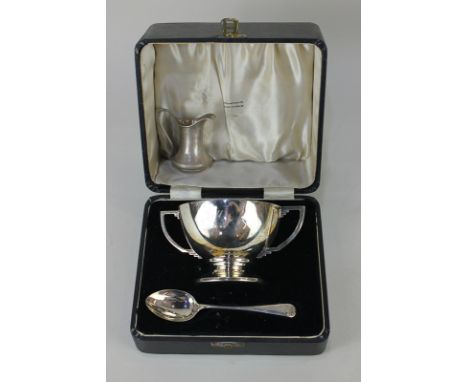 A George VI cased silver christening set of bowl and spoon, maker Joseph Gloster Ltd, Birmingham 1943, spoon 1935, in Mappin 