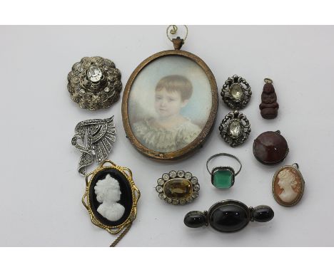 A portrait miniature of a child, and various items of costume jewellery