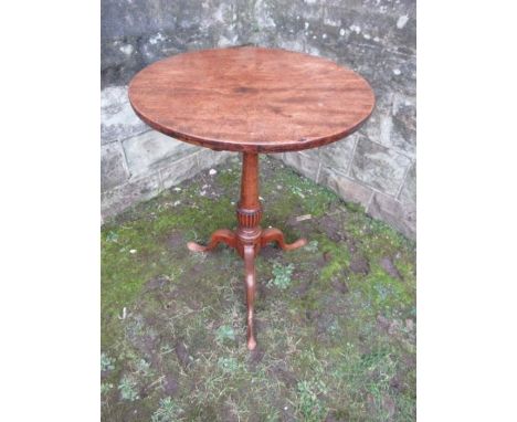 A late Georgian mahogany circular occasional table, raised on a tripod support, diameter 21.75ins