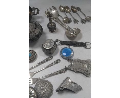 A collection of continental metalwares silver, 916g (29.5ozt) gross, along a with a silver and enamel compact