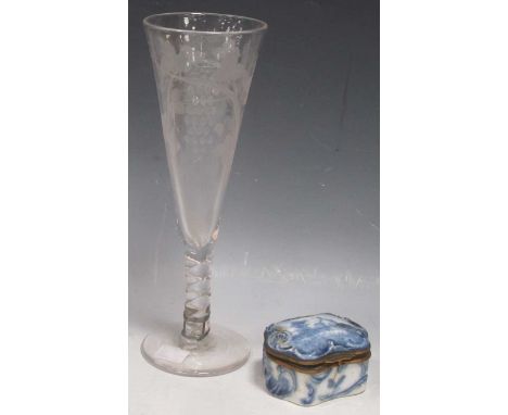 Early 19th century blue and white Delft trinket box, the rocaille moulded body decorated in an underglaze blue vignette of a 