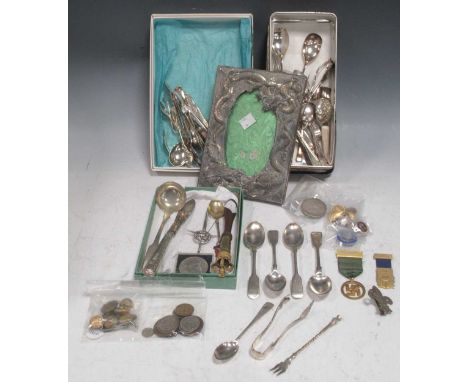 A 9ct gold golf club medal, 2 scouting badges marked '9ct' and a signet ring (total weight 17.3g); with a few silver teaspoon