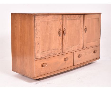 Lucian Ercolani for Ercol - Model 366 - a retro 1960s beech and elm sideboard credenza. The sideboard comprises a figuration 