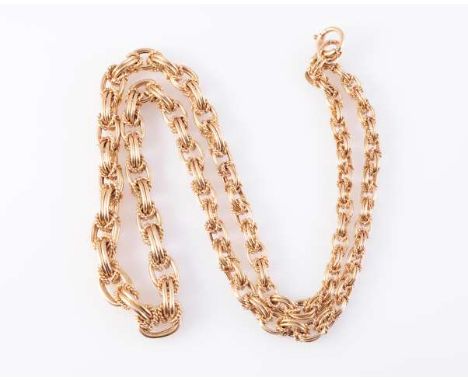 A 9 CARAT GOLD CHAIN, constructed of double oval and ropetwist links. 18 grams, 46cm