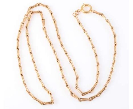 A YELLOW METAL CHAIN, formed as interlinked oval shaped articulated links, on a large bolt ring clasp. Hallmark indistinct. T