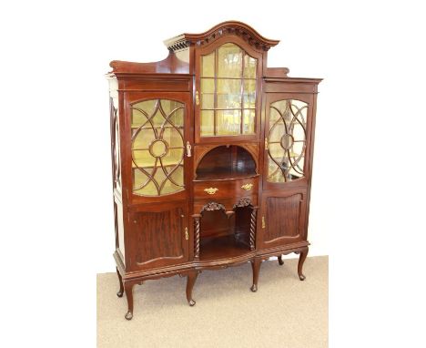 A LATE 19TH CENTURY MAHOGANY VITRINE, with central glazed cupboard door with buttressed arched top, over a recess above a bow