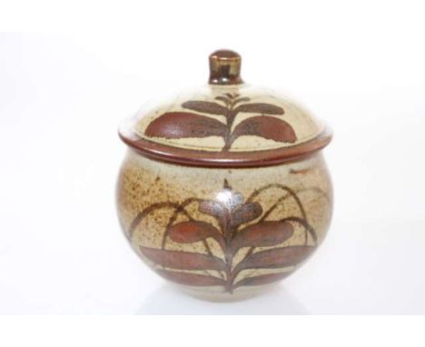 DAVID LEACH (1911-2005), A STUDIO POTTERY PRESERVE POT AND COVER, decorated with ferns and grass, impressed seal. 10.5cm