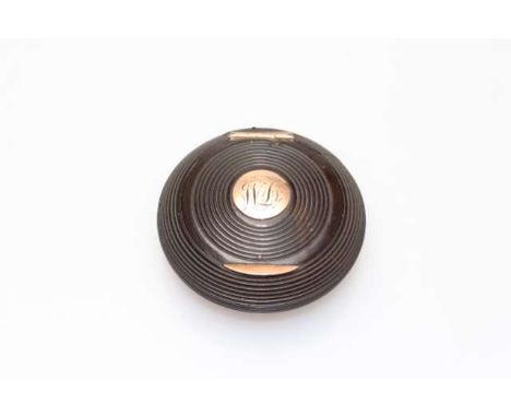 A GEORGIAN SNUFF BOX, circular, tortoiseshell, the mounts probably gold, with decoration of concentric rings, monogrammed. 5.