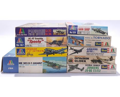 Italeri a mixed boxed group of 1/72 scale Planes to include No.127 Douglas C-47 Skytrain, No.167 AC-47 Gunship "Spooky" and o