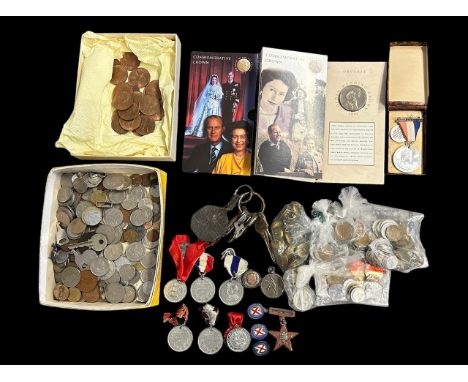 Mixed 20th Century World coin and medals accumulation, in mixed condition with box of uncirculated GB pre-decimal pennies, pa