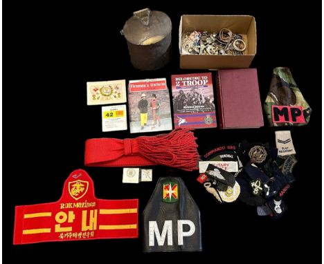 Miscellaneous Militaria collection including; Box of various Cap Badges (most appear reproduction), Various Patches with Comm