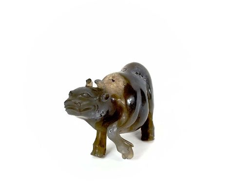 A Chinese agate model of a buffalo, 18th/19th century, height 5cm, length 9.3cm.one rear leg missing.