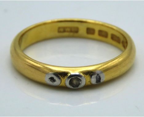 A 22ct gold ring, stones a/f, 4.6g, size M