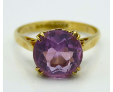 A 9ct gold ring set with amethyst, 2.9g, size M