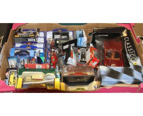A quantity of mixed modern issue diecast to include Maisto collection, Corgi Only Fools &amp; Horses Reliant Regal Supervan, 
