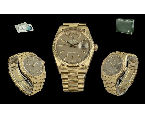 Superb Rolex Oyster Perpetual Day-Date 18ct Gold Gents Chronometer Wrist Watch Ref 1807. Dating from the early 1970s, this wa