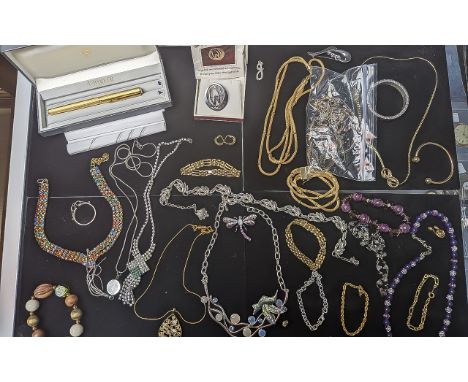 Collection of Quality Vintage Costume Jewellery, including a boxed Parker PL France fountain pen, crystal set pendants, colou