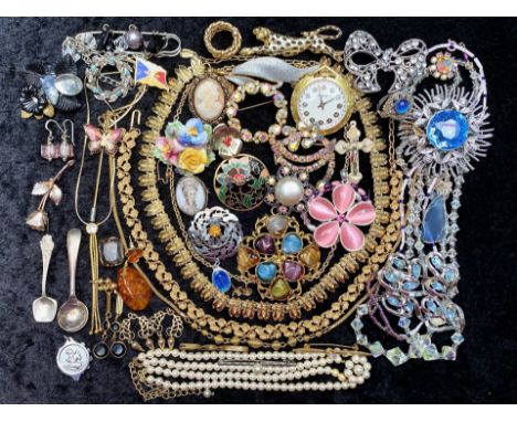 Box of Quality Vintage Costume Jewellery, comprising brooches, pendants and chains, beads, pearls, crystals, watch on chain, 