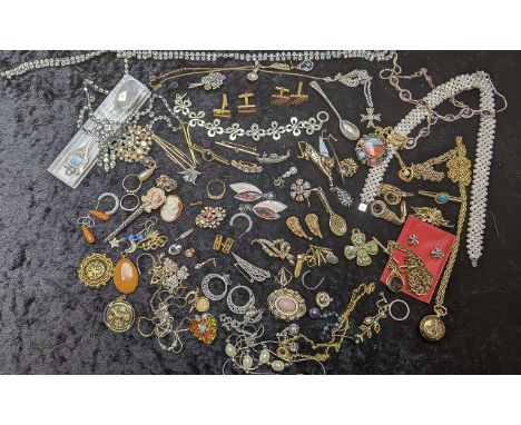 A Collection of Assorted Vintage Costume Jewellery to include brooches, bracelets, silver and gold tone jewellery etc