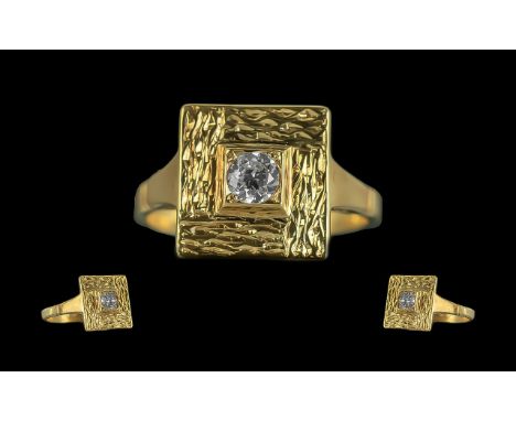 18ct Gold Superb Single Stone Diamond Set Ring, full hallmark to interior to shank for Birmingham 1971.  The hammered square 