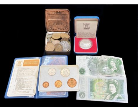 Small Mixed Lot of Coins, including Royal Mint Silver Jubilee coin, wallet of Britain's First Decimal Coins, assorted three p