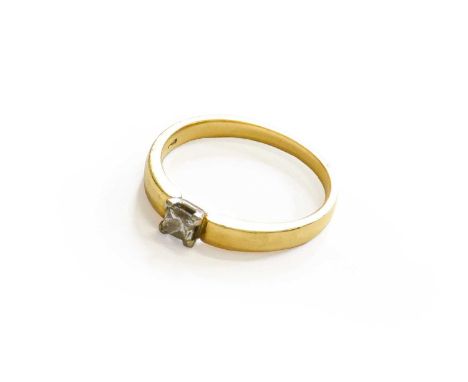 An 18 Carat Gold Diamond Solitaire Ring, finger size OThe ring is accompanied by an Identification Report from International 