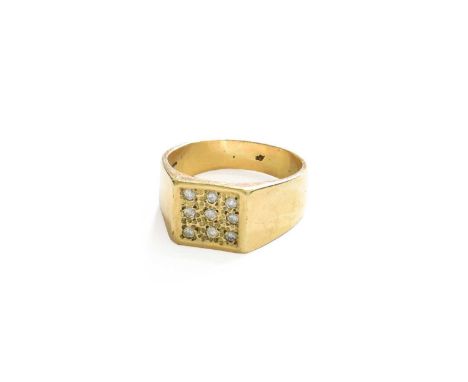 A Gent's 9 Carat Gold Diamond Cluster Ring, finger size Z+2.5Gross weight 13.0 grams.