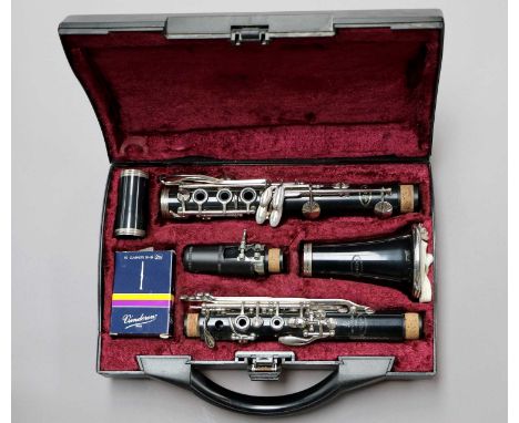 Clarinet , Vito Reso-Tone 3, serial no.C13876, with mouthpiece, in Buffet case