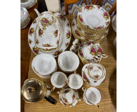 An extensive Royal Albert old country roses tea and dinner service. Mixed first and second quality.