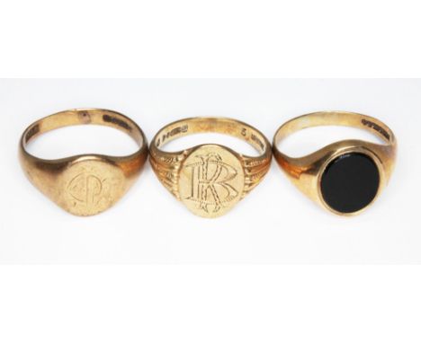 A group of three hallmarked 9ct gold signet rings, gross wt. 12.5g, size R/V.  
