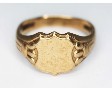 A hallmarked 9ct gold signet ring, wt. 5.9g, size T.&nbsp;Condition - evidence of re-sizing to band and band also mis-shaped 