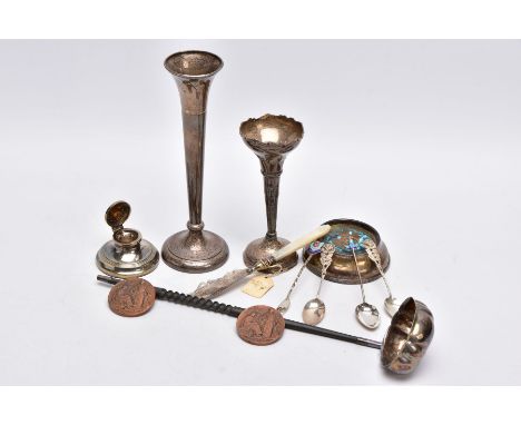 A SELECTION OF SILVER ITEMS, to include a desk top circular ink well with a weighted base, hallmarked Birmingham 1929, two si