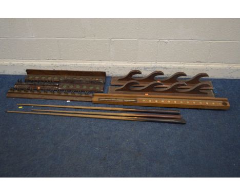 AN EARLY 20TH CENTURY LIGHT OAK TRIPLETELL GAME (Sd) along with various snooker accessories including wall snooker cue bracke