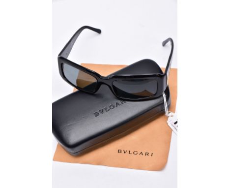 A PAIR OF LADIES BVLGARI SUNGLASSES, black tinted lenses, signed to the top corner 'Bvlgari', black frame with signed 'Bvlgar