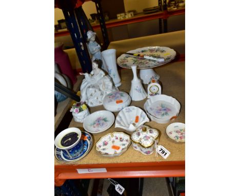 A GROUP OF MODERN CERAMIC GIFTWARE, comprising Aynsley 'Little Sweetheart' pin dishes, bell, vase, trinket box and cover, Ayn