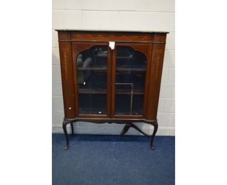 AN EDWARDIAN MAHOGANY AND MARQUETRY INLAID TWO DOOR DISPLAY CABINET, on cabriole legs, width 122cm x depth 37cm x height 153c