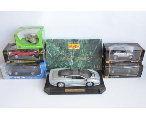 Collection of large scale diecast model cars to include a Maisto 1/12 Jaguar XJ220 and 5x 1/18 scale models, Maisto Jaguar XJ
