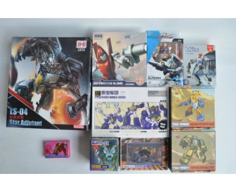 Collection of Transformer action figures to include a large BMB LS-04 Star Adjutant (height approx 11", model appears in mint