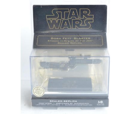 Master Replicas .33 scale Star Wars Return Of The Jedi Boba Fett Blaster (SW-337) with protective display case, model mint/un