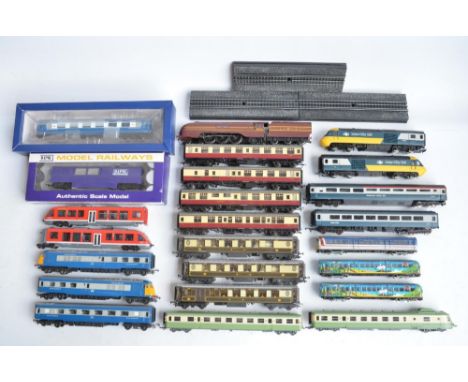 Collection of previously run OO/HO gauge model trains and carriages to include Hornby InterCity 125 (power and dummy cars plu