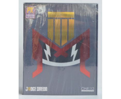 Mezco Toyz One:12 Collective 2000AD Judge Dread 1/12th scale action figure set (2015, model no 76021 PX previews exclusive wi