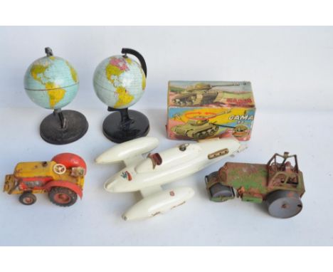 Vintage boxed tinplate Gama 98 clockwork tank (damaged with detached/loose front machine gun, good overall condition with ori