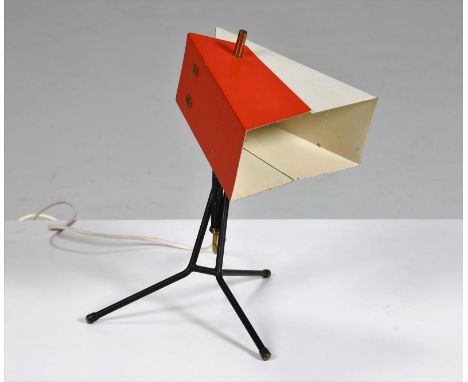 Table lamp. Lacquered metal. Cm 25,00 x 30,00 x 20,00. Table lamp in brass and lacquered metal, 50s.