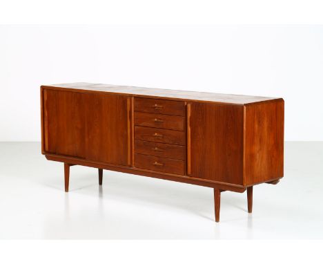 ITALIAN MANUFACTURE Sideboard. Elm wood. Cm 202,00 x 82,00 x 44,00. Sideboard entirely in elm wood, it has an opening door wi